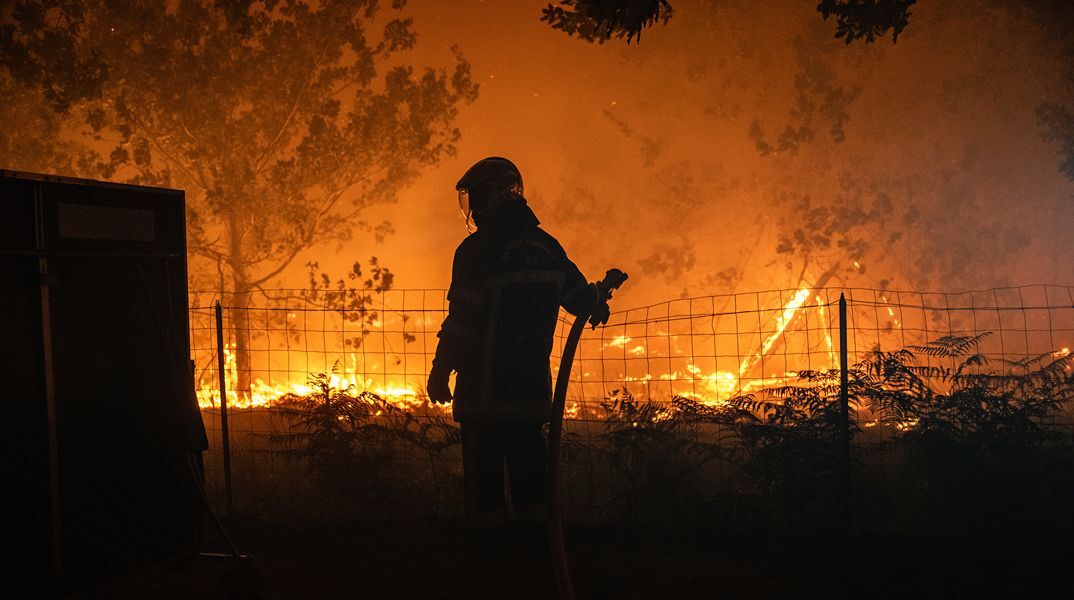 Γαλλία: Εκκένωση πρωτοφανούς κλίμακας στο Καπ Φερέ λόγω της ανεξέλεγκτης πυρκαγιάς