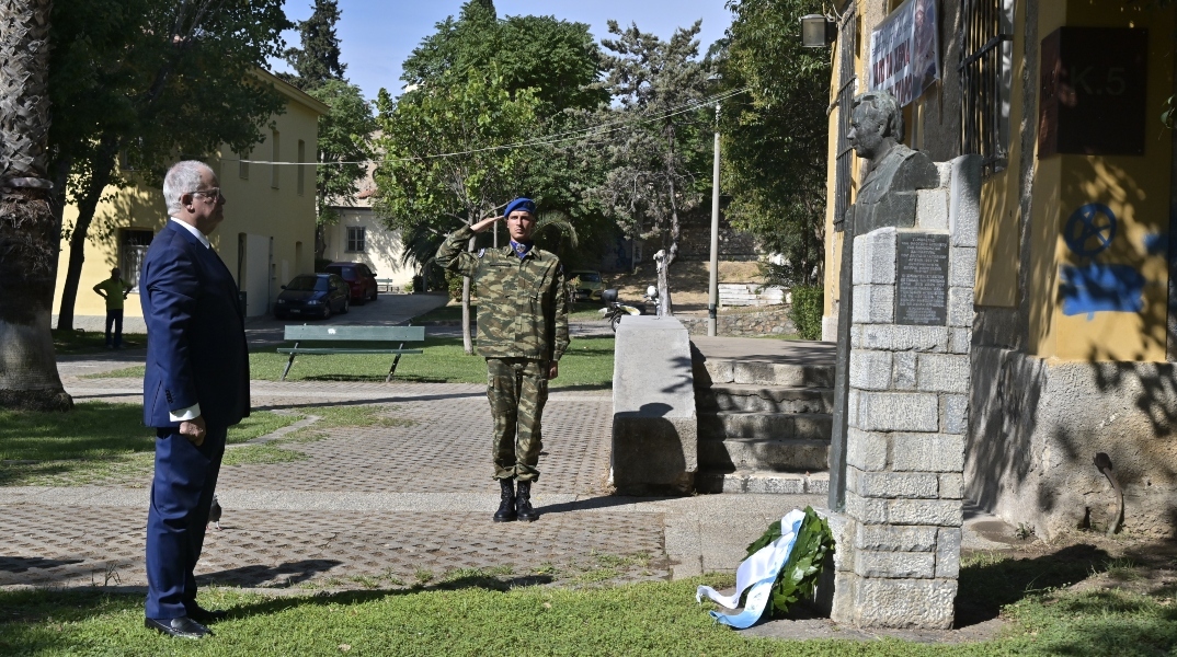Τασούλας για 52η επέτειο Δημοκρατίας: Έμπειρη και ώριμη μπροστά στις σύγχρονες προκλήσεις