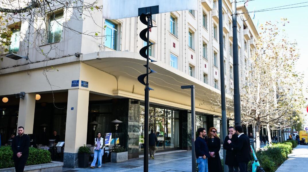 Παραμένει στο κέντρο της Αθήνας το «Αιολικό» του Τάκη 