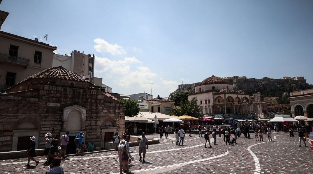 Συναγερμός στο Μοναστηράκι για ύποπτη βαλίτσα
