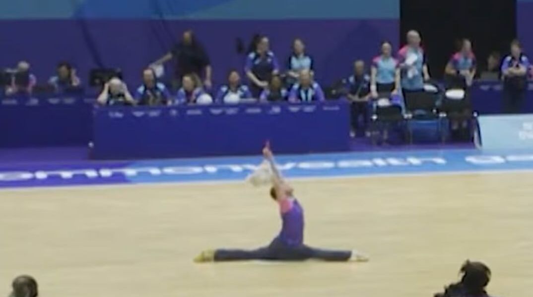 Commonwealth Games: Ο «καθαριστής» που άφησε τη σφουγγαρίστρα και άρχισε να χορεύει