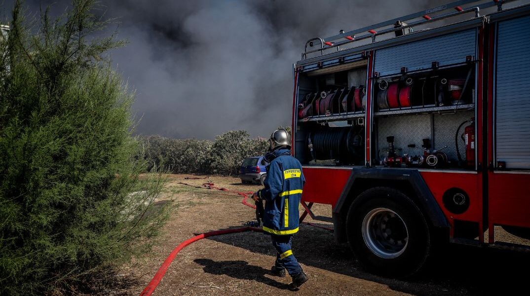 Λασίθι: Δύο πυροσβεστικά καταστράφηκαν ολοσχερώς στην πυρκαγιά