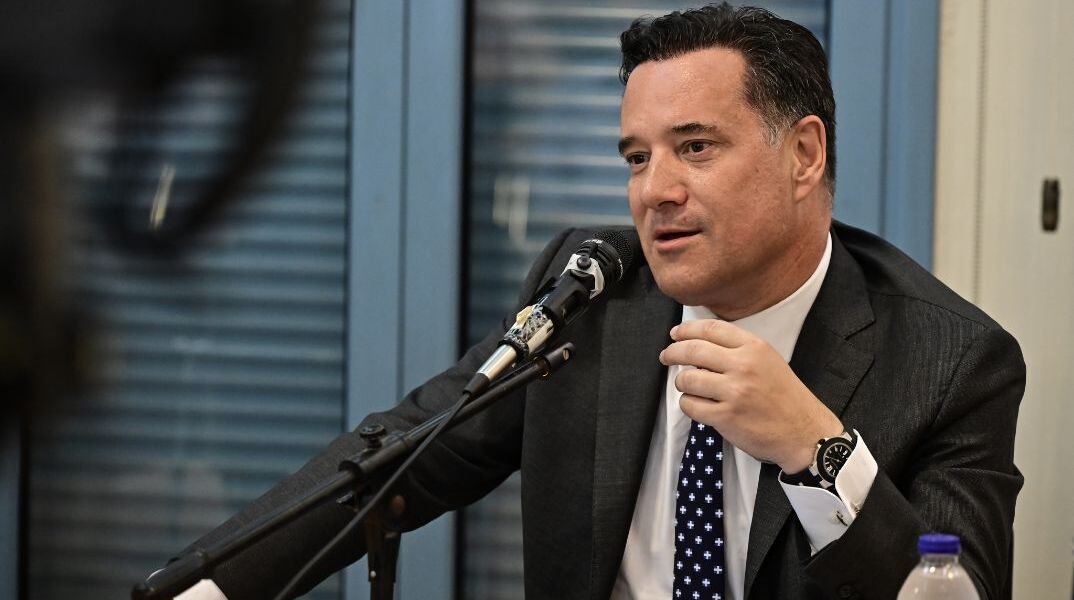 Άδωνις Γεωργιάδης για τα «έξυπνα» γυαλιά: «Ναι, φοράω τα Meta»