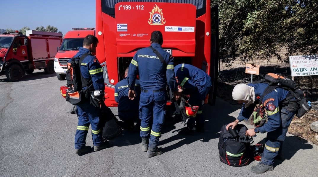 Φωτιά τώρα στην Άνδρο -  112 για εκκένωση της Παλαιόπολης