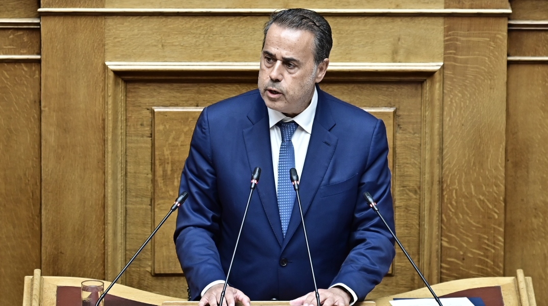 Ο Παπασταύρου δημοσίευσε βίντεο και απάντησε σε 4 fake news για το νομοσχέδιο περί «ιδιωτικοποίησης» του νερού
