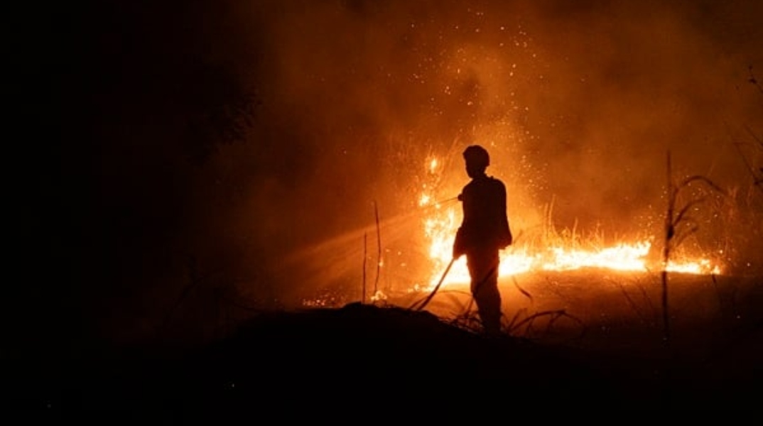 Συναγερμός στη Βρετανία – Πυρκαγιά απειλεί τον πυρηνικό σταθμό Sizewell B