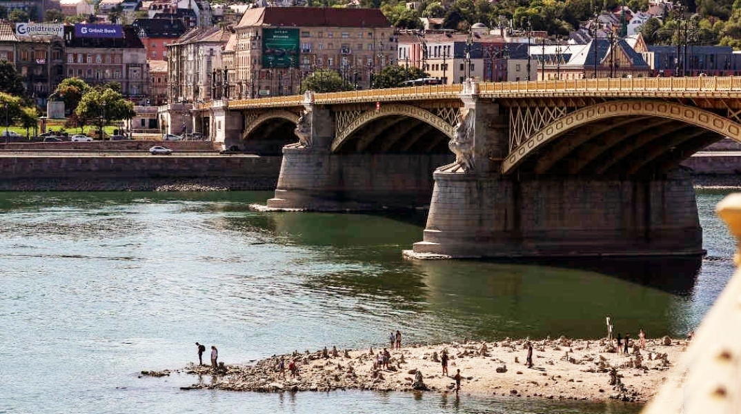 Ρεκόρ χαμηλής στάθμης στον Δούναβη - Καύσωνας και ξηρασία πλήττουν τουρισμό και βιομηχανία