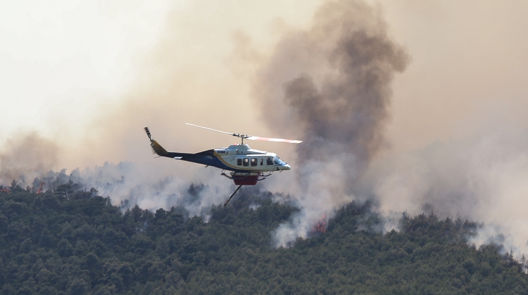 Σύγκρουση ελικοπτέρων στην Ψάθα: Καθηλώθηκαν όλα τα Bell 214 που επιχειρούν στην περιοχή