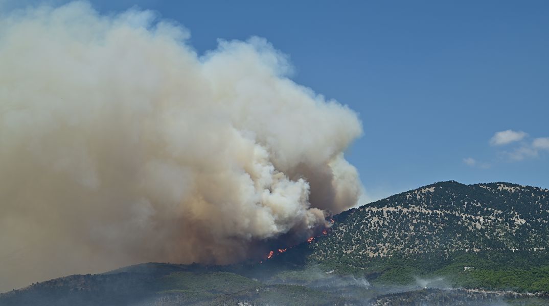 Δραματικές ώρες στη Δυτική Αττική: Νέο 112 για απομάκρυνση από Λούμπα, Μορφέικα, Άνω Αλεποχώρι