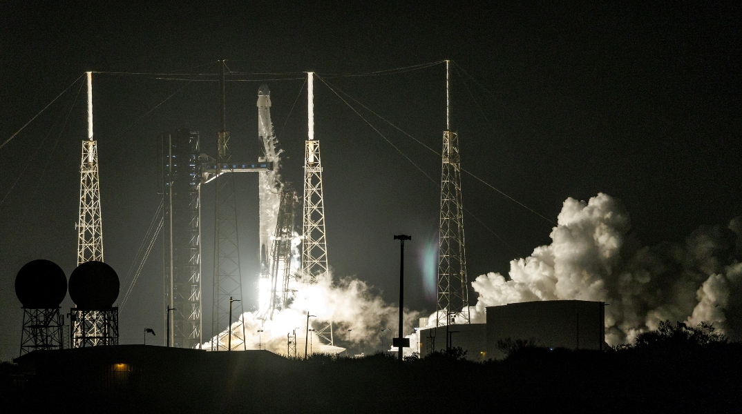 Πύραυλος της SpaceX θα συντριβεί στην επιφάνεια της Σελήνης με ισχύ τριών τόνων ΤΝΤ