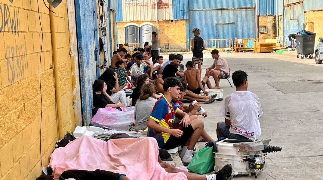 Θέουτα: Τουλάχιστον 5.000 μετανάστες παραμένουν στον θύλακα - Στα όριά τους τα κέντρα υποδοχής