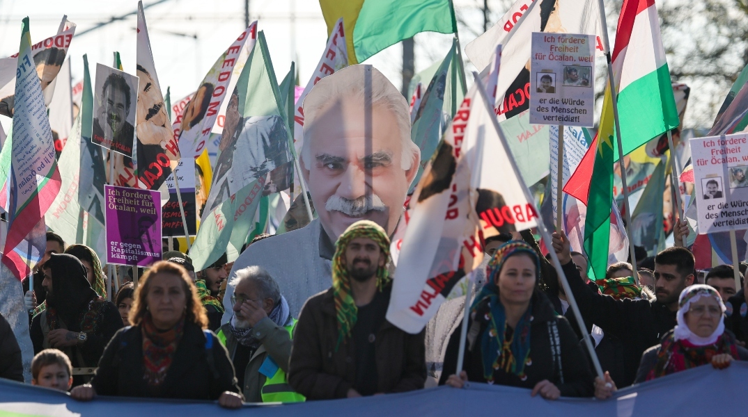 Τουρκία: Κατατέθηκε νομοσχέδιο για τη διάλυση και τον αφοπλισμό του PKK	