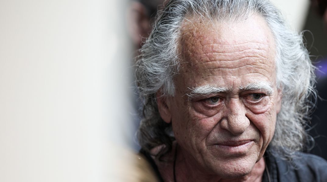 Νίκος Καλογερόπουλος: Η τελευταία του τηλεοπτική εμφάνιση - Όταν άγνωστοι βανδάλισαν το «Τρενοτεχνείο» του