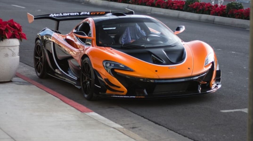 Πήγε για burger με McLaren και δεν τον άφησαν να μπει στο πάρκινγκ