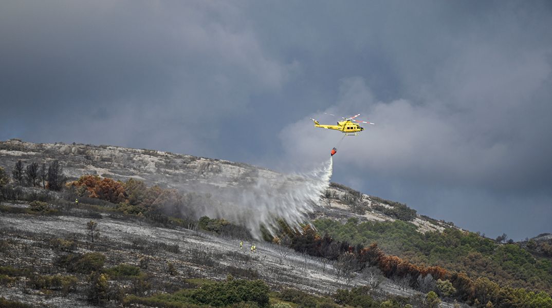 Μεγάλη πυρκαγιά στη νοτιοδυτική Ισπανία: Στη μάχη 600 πυροσβέστες, 800 εκτοπισμένοι