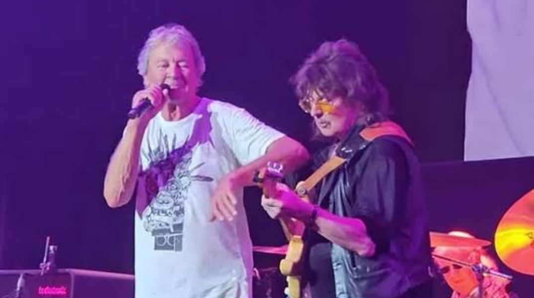 Ο Ritchie Blackmore ερμηνεύει το «Smoke on the Water» με τους Deep Purple για πρώτη φορά από το 1993