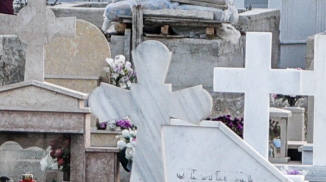 Λαμία: Μητέρα νόμιζε ότι είχαν κλέψει τη σορό του γιου της από τον τάφο 