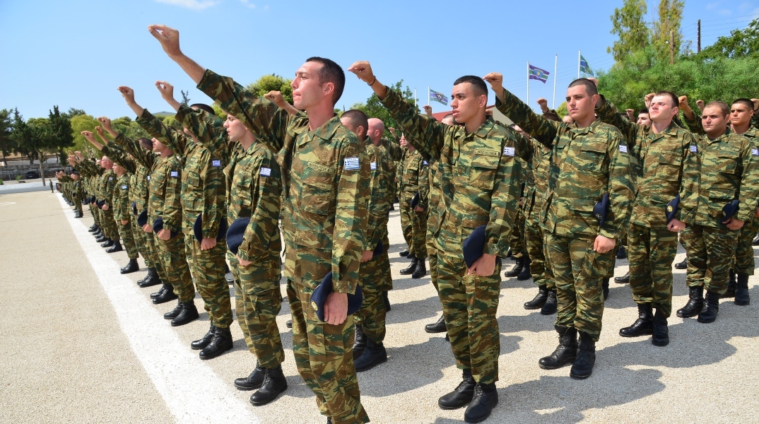 Τι αλλάζει στη στρατιωτική θητεία για τους 18χρονους – Τι ισχύει για τις αναβολές