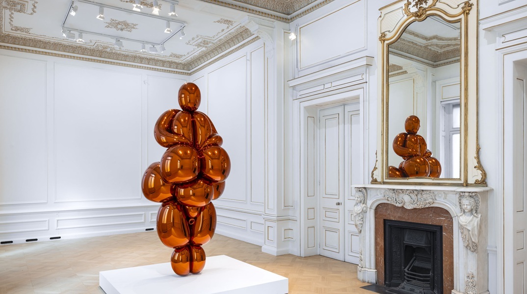 Jeff Koons Balloon Venus Lespugue (Orange), 2013-2019 Ανοξείδωτος ανακλαστικός χάλυβας με διάφανη χρωματική επίστρωση 266,9 x 124,1 x 104,7 εκ. 1/5 μοναδικές εκδόσεις  Συλλογή Homem Sonnabend 