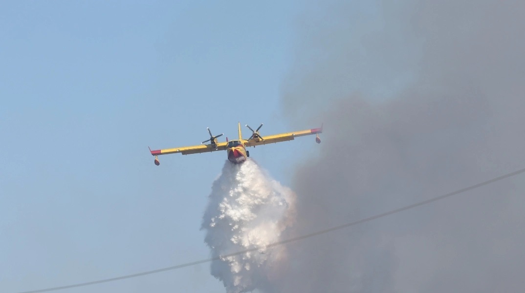 Φωτιά τώρα στο Πεντάκορφο Αιτωλοακαρνανίας - Σηκώθηκαν 2 αεροσκάφη