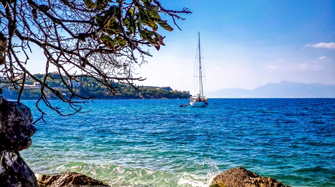 Καιρός αύριο: Επιμένει η ζέστη με τη θερμοκρασία στους 39 βαθμούς – Τοπικές νεφώσεις