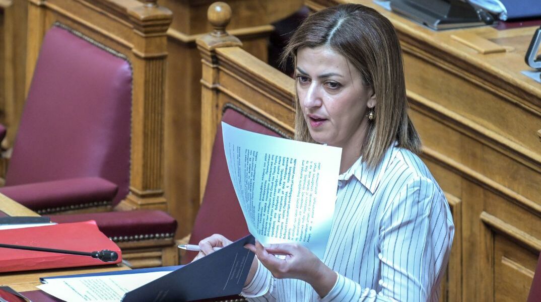 Αγαπηδάκη κατά Κωνσταντοπούλου: «Μπορούσατε να προτείνετε γυναίκα, αλλά επιλέξατε τον Χουρδάκη»