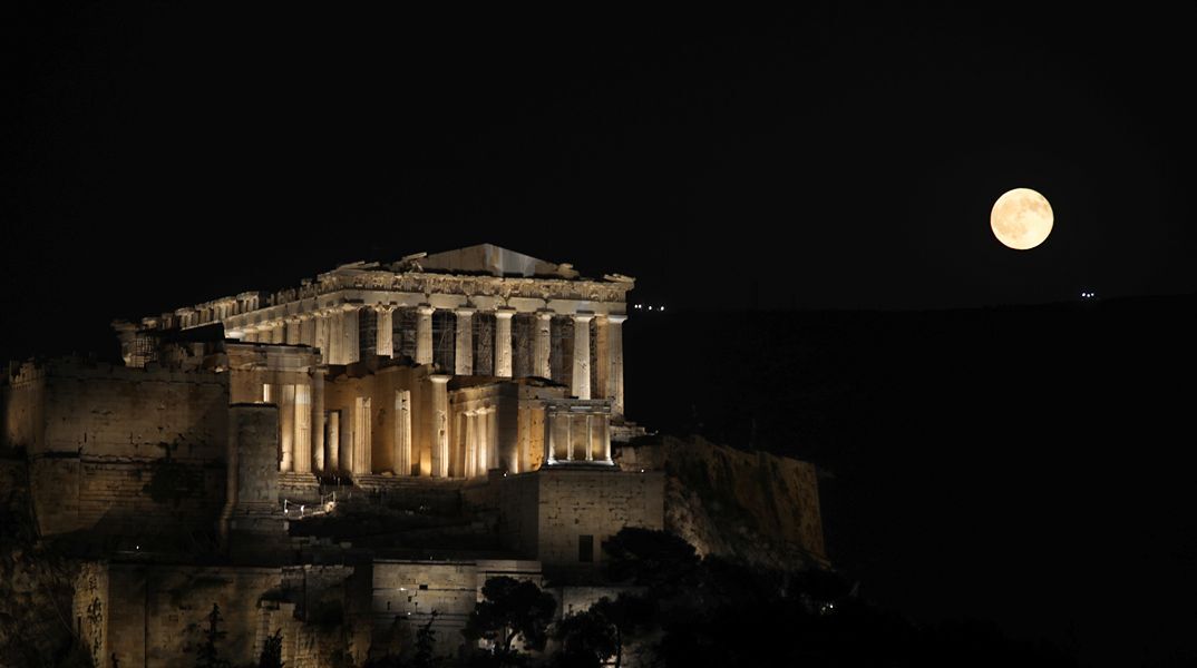 Μαγευτικές εικόνες από την Πανσέληνο του Αυγούστου - Το «φεγγάρι του Οξύρρυγχου» φώτισε τον ουρανό