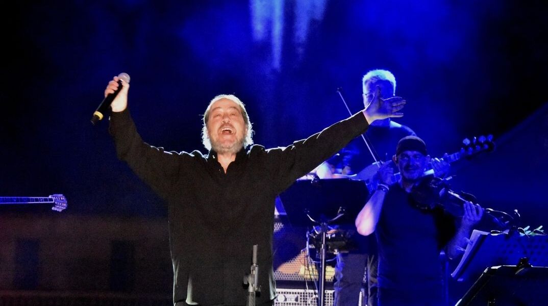 «Τον Πάριο θα τον γράψει η ιστορία. Εσάς;»: Η οργισμένη ανάρτηση συνεργάτη του για τα επικριτικά σχόλια