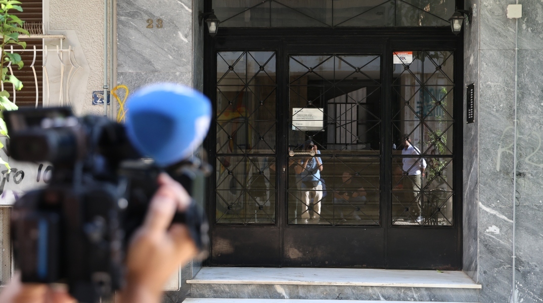 Κυψέλη: Οι Illuminati άλλαξαν το βρέφος στο μαιευτήριο και μας έδωσαν σατανιασμένο, υποστηρίζει ο 43χρονος