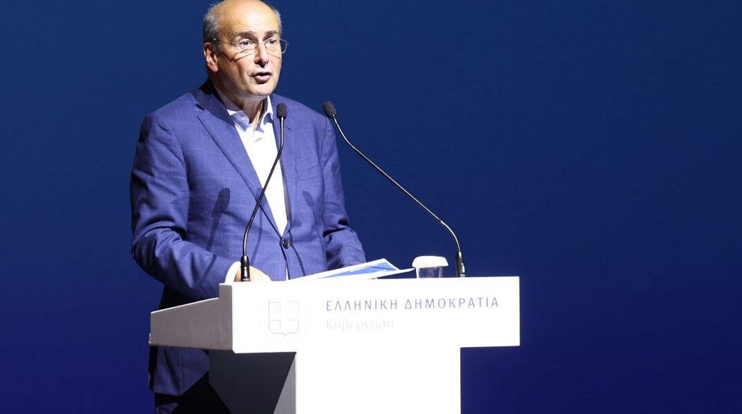 Χατζηδάκης: Η ΔΕΗ του 2019 κινδύνευε – Η ΔΕΗ του 2026 ρίχνει τις τιμές