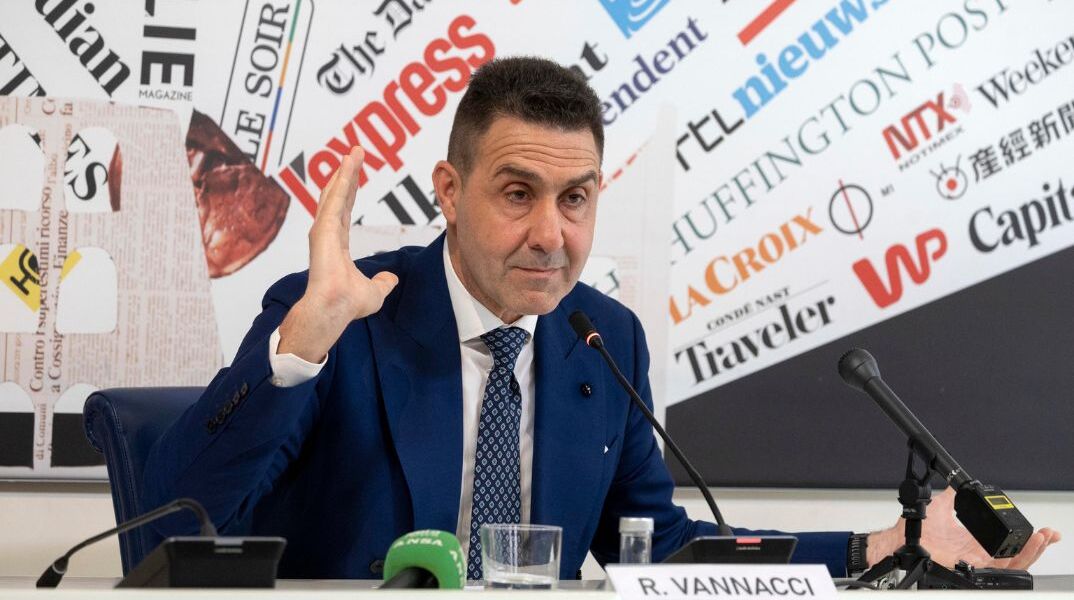 Ποιος είναι ο Ρομπέρτο Βαννάτσι που ανεβαίνει στις δημοσκοπήσεις και απειλεί τη Μελόνι