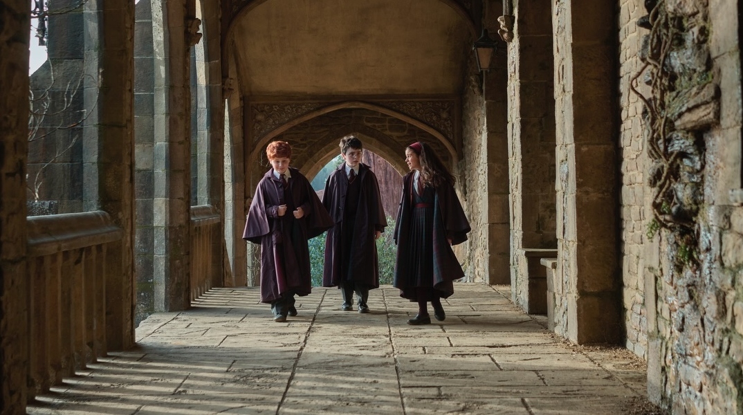 Το HBΟ κυκλοφόρησε το νέο τρέιλερ της σειράς «Harry Potter» με τον Ντόμινικ ΜακΛάφλιν