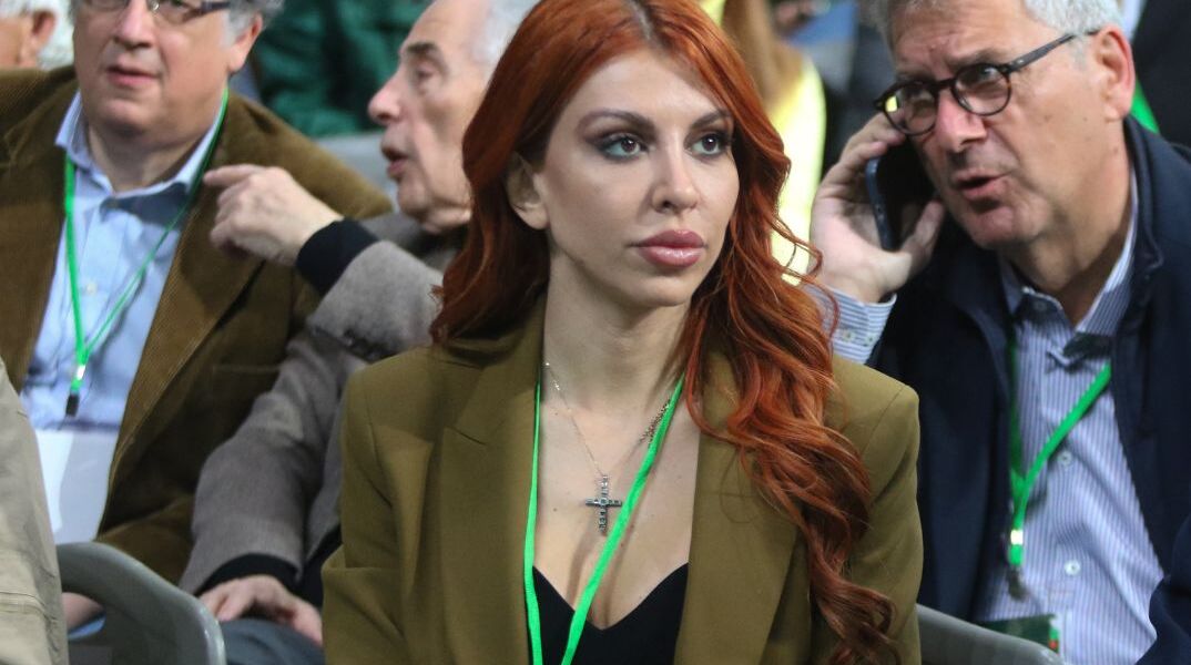 Βάσια Αναστασίου για τις θυρίδες: «Με πήρε η γιαγιά μου και με ρώτησε αν θα της πάρει ο Τσίπρας τα βραχιόλια»