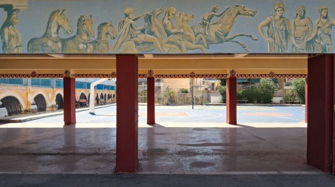  Πώς ένα σχολείο στην Κυψέλη «μεταμορφώθηκε» σε έργο τέχνης από μια καθηγήτρια