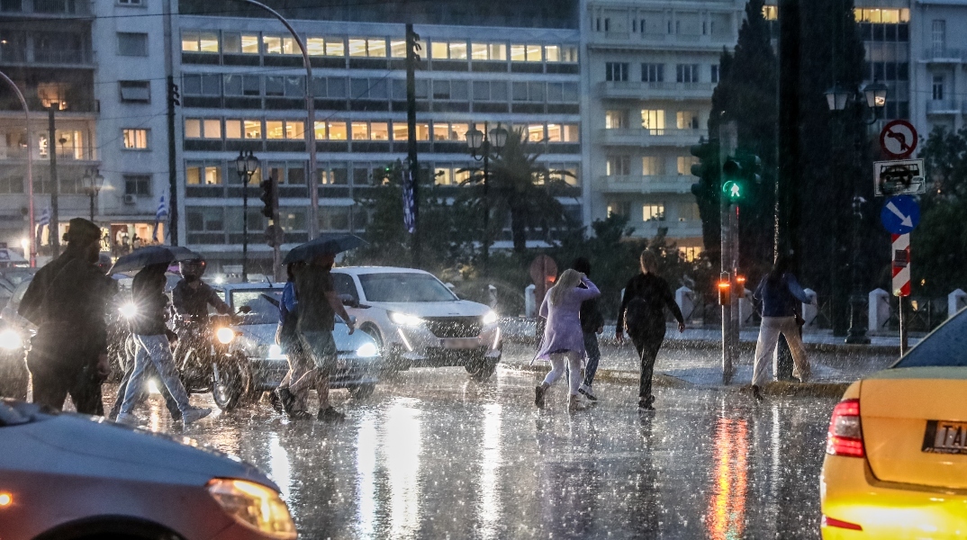 Καιρός αύριο: Βροχές και καταιγίδες με μικρή άνοδο της θερμοκρασίας – Ισχυροί άνεμοι στο Αιγαίο
