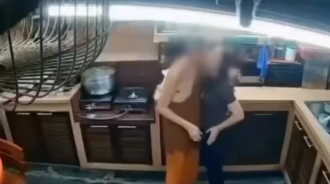 Συνελήφθη μοναχός στην Ταϊλάνδη επειδή ερωτοτροπούσε με ερωμένη του μέσα σε ναό