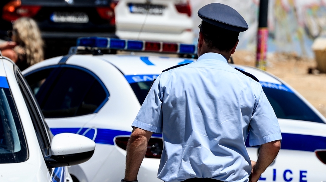 Κηφισιά: Συνελήφθη 20χρονος που παρίστανε τον αστυνομικό σε συρμό του ηλεκτρικού	 