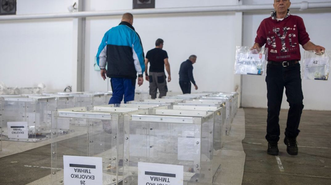 Δύο νέες δημοσκοπήσεις: ΝΔ 29%-31%, δεύτερη η ΕΛΑΣ και ανεβαίνει το ΠΑΣΟΚ