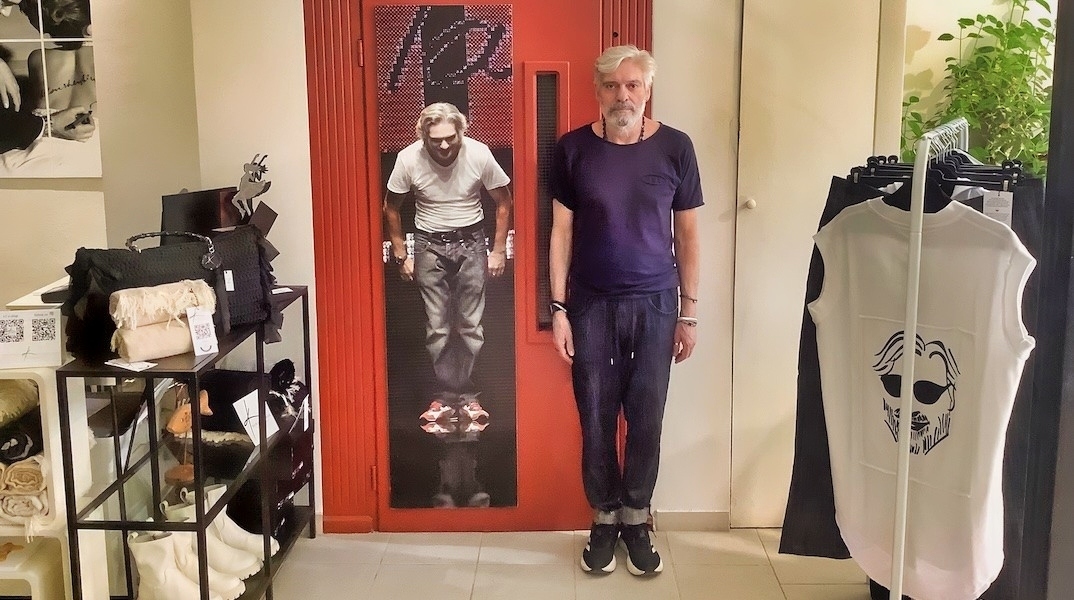 Κωνσταντίνος Τσιγαρός: Ο σχεδιαστής μόδας δίνει 13 μίνιμαλ απαντήσεις για τη Θεσσαλονίκη