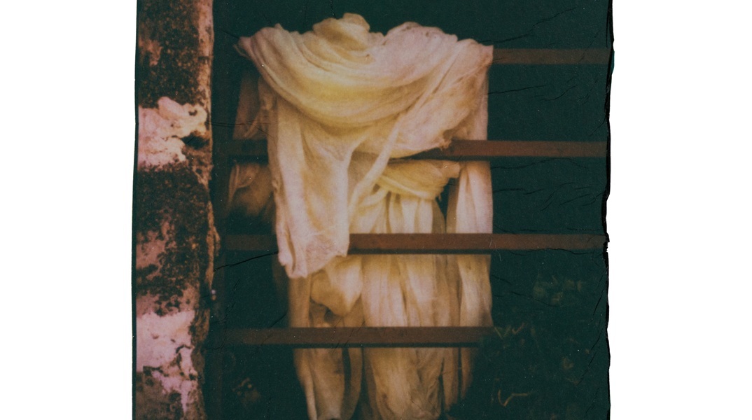Οne Gaze, One Touch της Εύα Μπέρλερ στη Νezer Collective
