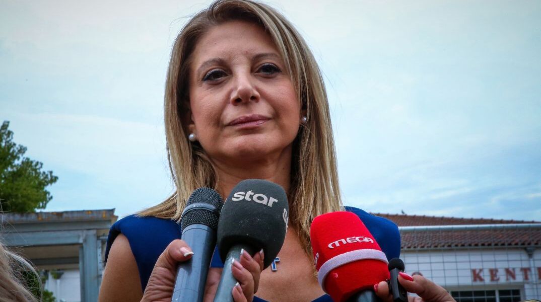 Ελληνικά Hoaxes: Παραπλανητικοί οι ισχυρισμοί Καρυστιανού για την «Κβαντική Ιατρική»