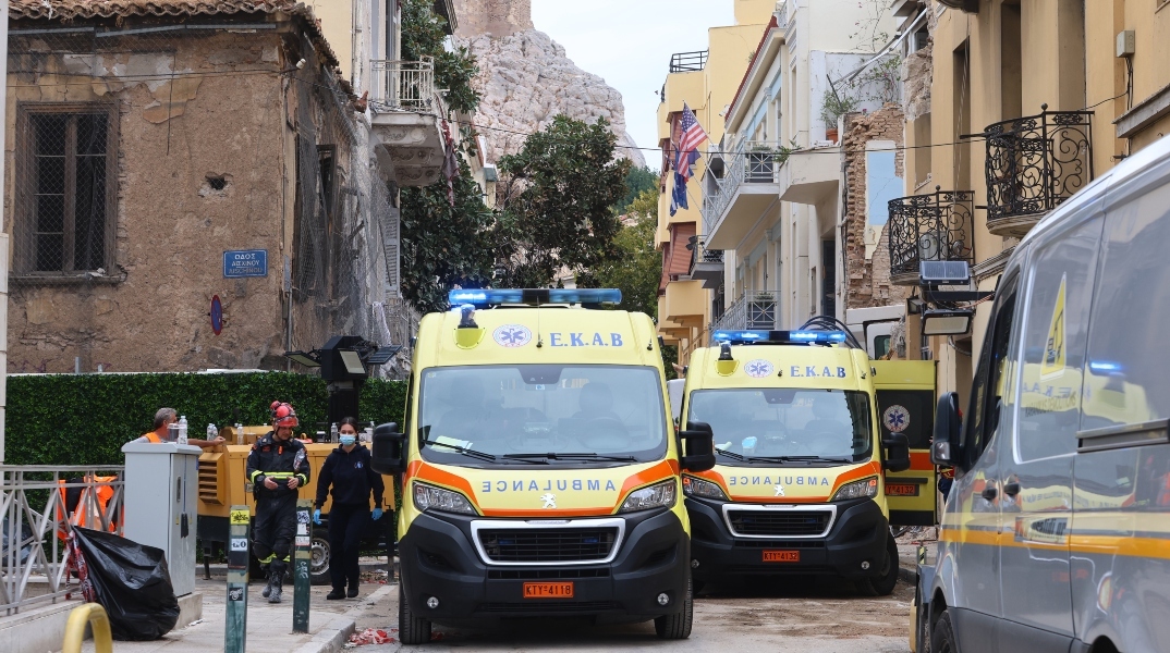 Έκρηξη στην Πλάκα: Αναμένονται οι οικογένειες των θυμάτων για ταυτοποίηση μέσω DNA