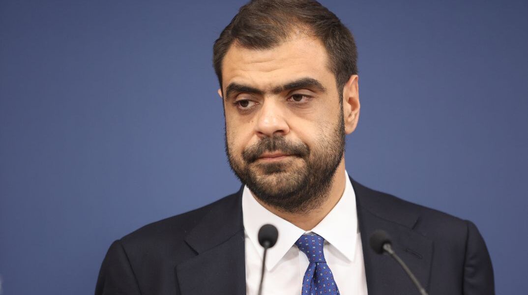 «Δεν ζούμε σε παράδεισο»: Η παραδοχή Μαρινάκη και η επίθεση της ΕΛ.Α.Σ