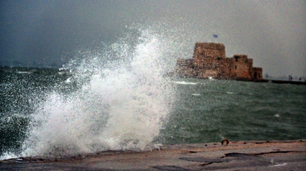 Καιρός αύριο: Θυελλώδεις άνεμοι στο Αιγαίο και πτώση της θερμοκρασίας