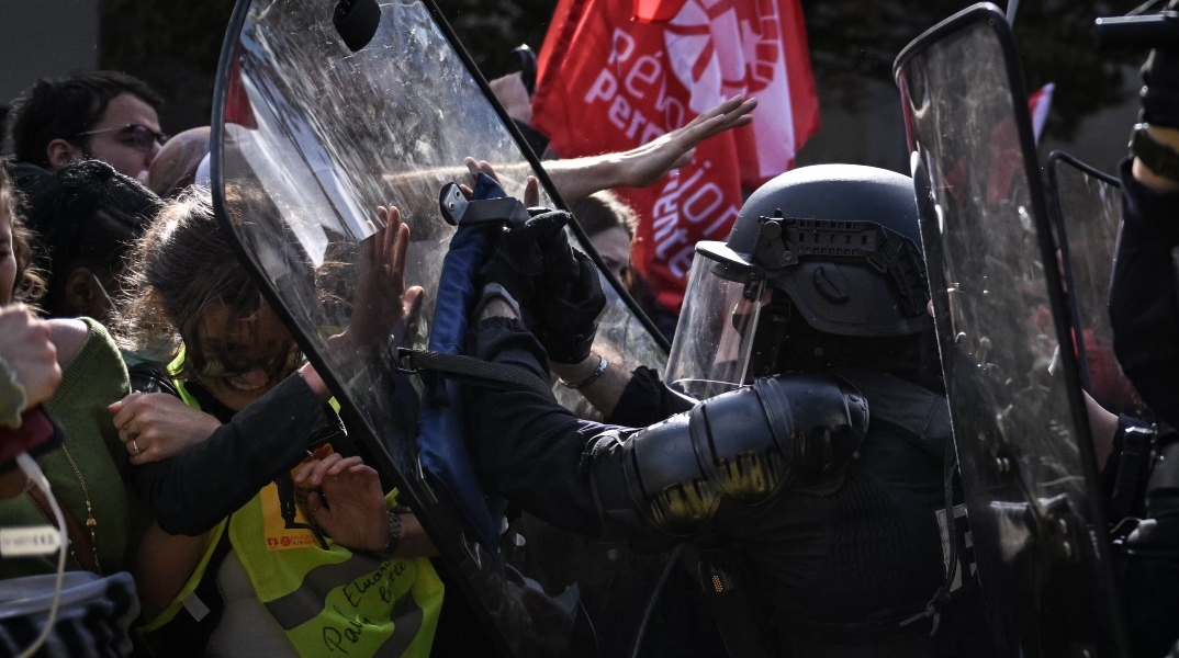 Διαδηλώσεις στη Γαλλία: Η κυβέρνηση κατηγορεί τη ριζοσπαστική αριστερά για ταραχές στα σχολεία