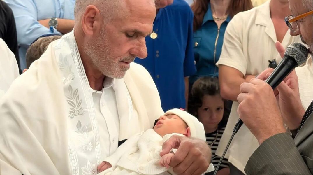 Γονείς ομήρου που σκοτώθηκε στη Γάζα απέκτησαν γιο με ωάρια κατεψυγμένα πριν από 25 χρόνια