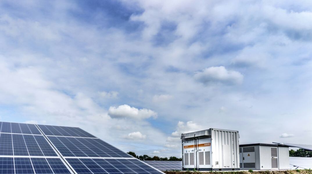 Το παρασκήνιο της αποθήκευσης: Η μάχη για τις μπαταρίες, το παράδειγμα της Βουλγαρίας και το κόστος του ρεύματος