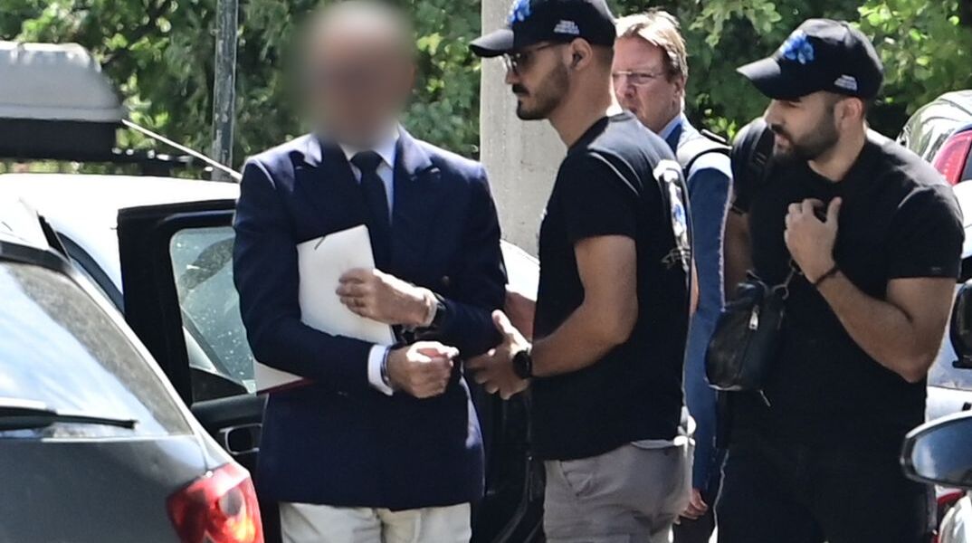 Υπόθεση Μαζωνάκη: Εκατομμύρια ευρώ εντοπίστηκαν σε λογαριασμούς των δύο κατηγορούμενων γιατρών στο εξωτερικό