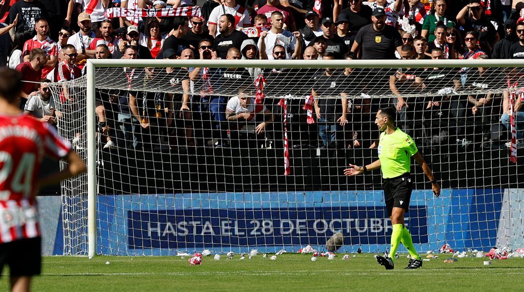 Απίστευτες εικόνες στη La Liga: Μπίλιες και σαΐτες έφεραν την οριστική διακοπή στο Ράγιο Βαγιεκάνο-Μπιλμπάο