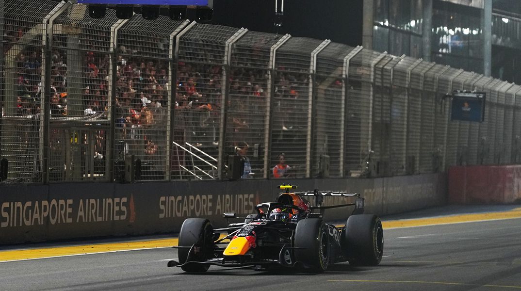 F1: Νέα νίκη για τον Φερστάπεν στη Σιγκαπούρη, «αγκαλιάζει» τον τίτλο ο Αντονέλι